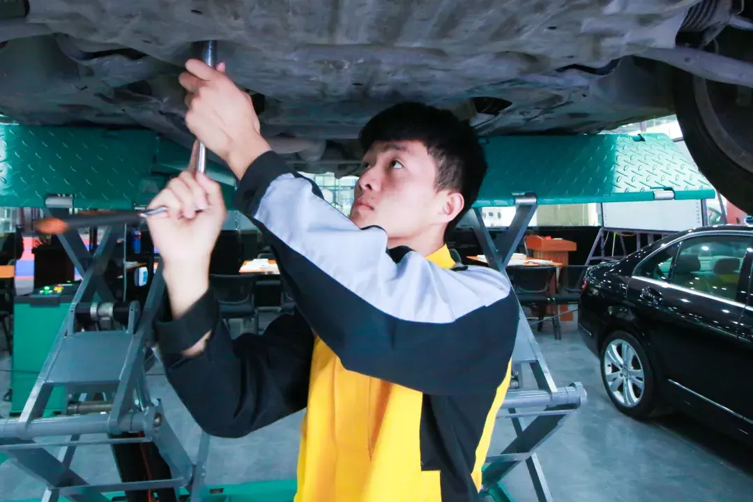 动手实践：通过编写代码来练习数据结构的应用，巩固理解。(动手实践什么意思)