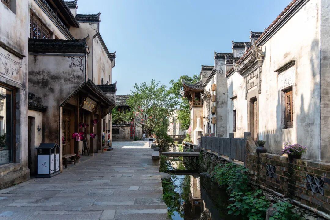 江西被严重低估的宝藏古城,又美又仙,而且不要门票,全天候演出免费观赏! - 知乎
