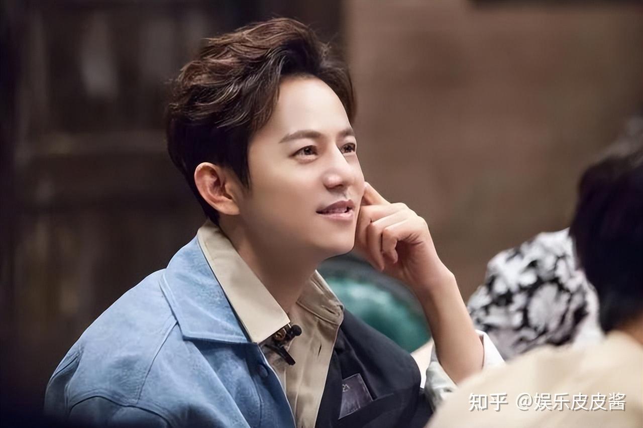 48岁的何炅,成了"孤儿"! - 知乎