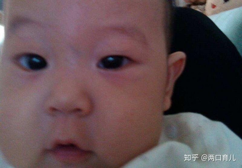 婴儿几个月会拿掉脸上东西 v2-1e4da9b5d702f447f12898f070fa02d1_r.jpg