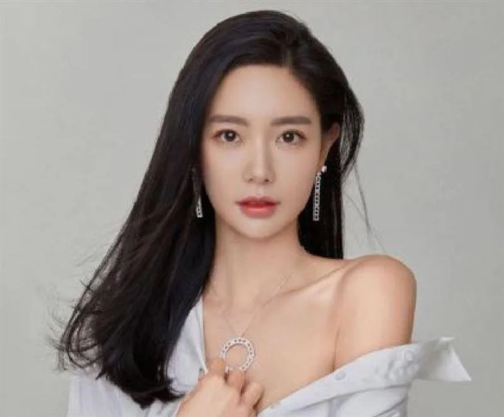 (示意图/翻摄自百度百科)李成敏出生于瑞士,是一位英国籍亚裔女演员