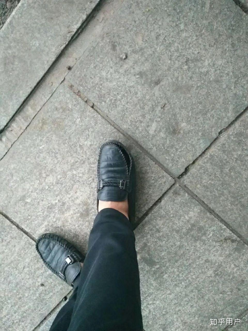 为什么有人喜欢紧的勒蛋蛋的紧身裤豆豆鞋