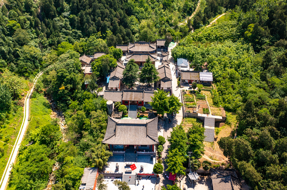 秦岭峪口一个小庙据说有西安唯一元代木结构建筑非常珍稀