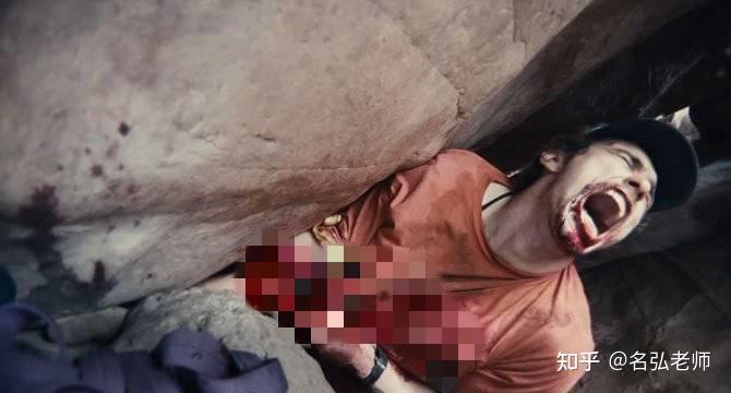 700斤巨石压身5天不吃不喝放弃求生的他看到什么而抖生斗志