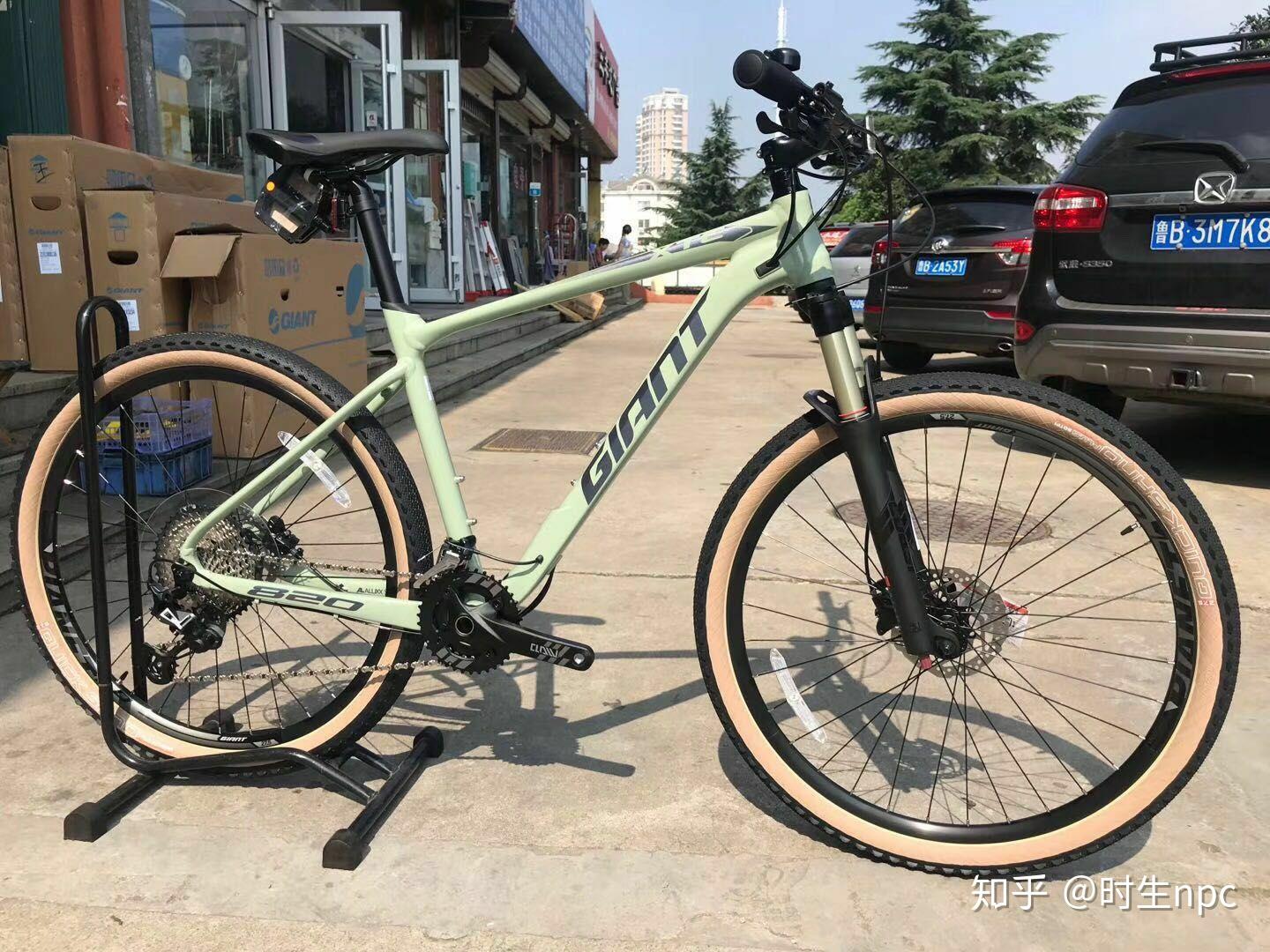各位骑友21款挑战者700和21款xtc820选哪个