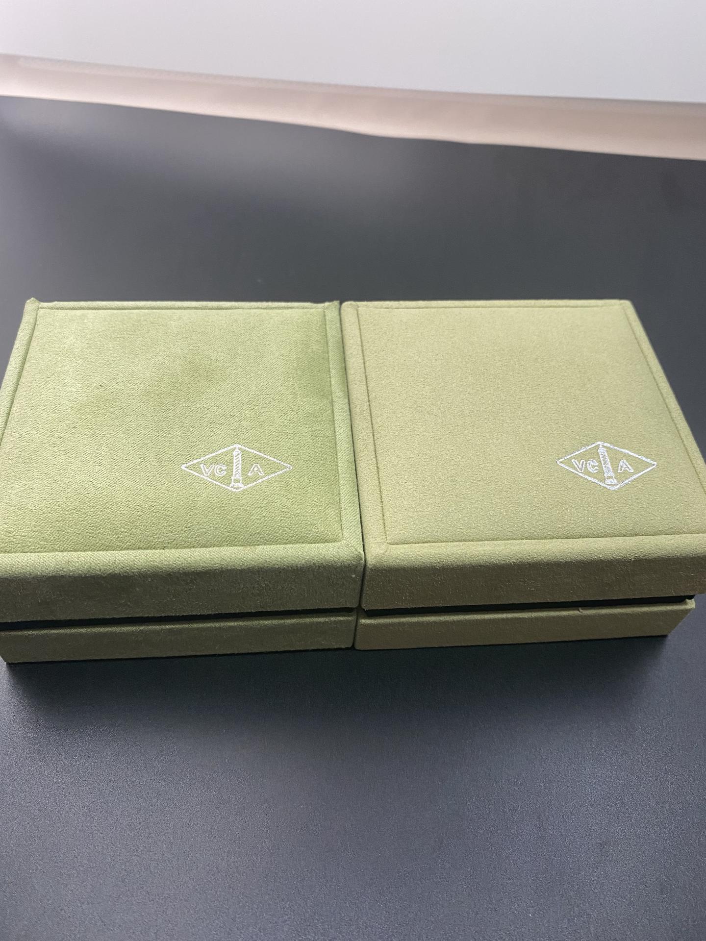 教你通过vca梵克雅宝包装盒辨真伪