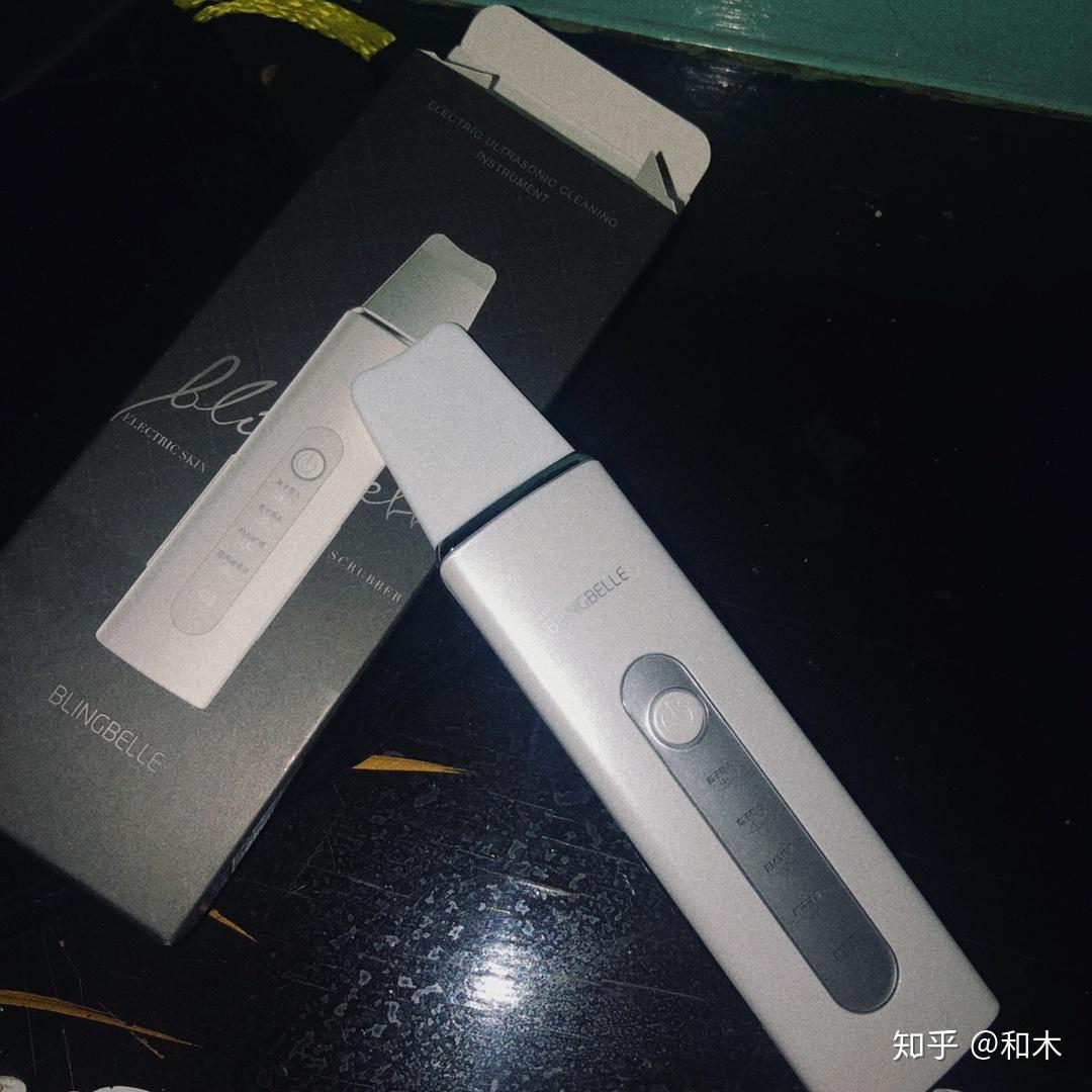 角栓:黑头白头的前生,有角质,皮肤分泌的脂质,灰尘氧化物构成.