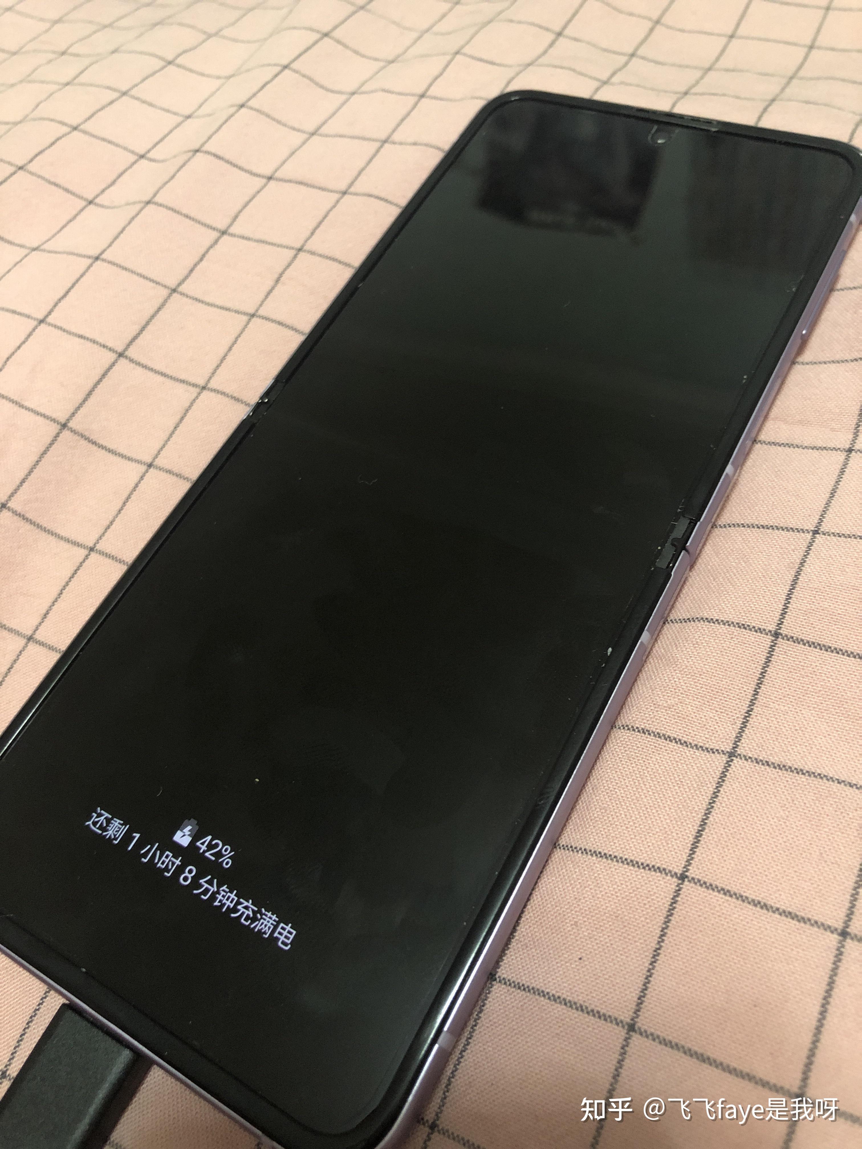 三星galaxyzflip折痕明显吗想入手了折痕用久了会受损不看网上都说这