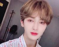 人靓再添媚众风波,朱正廷被大v炮轰"娘炮"夺玉男掌门人