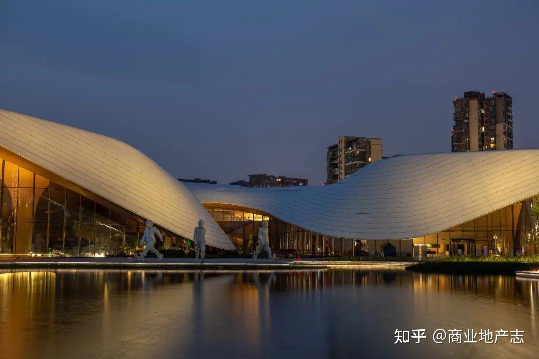 被美术馆、艺术馆和图书馆环绕的「天府111」，或将成为城市级「绝版」商业 - 知乎