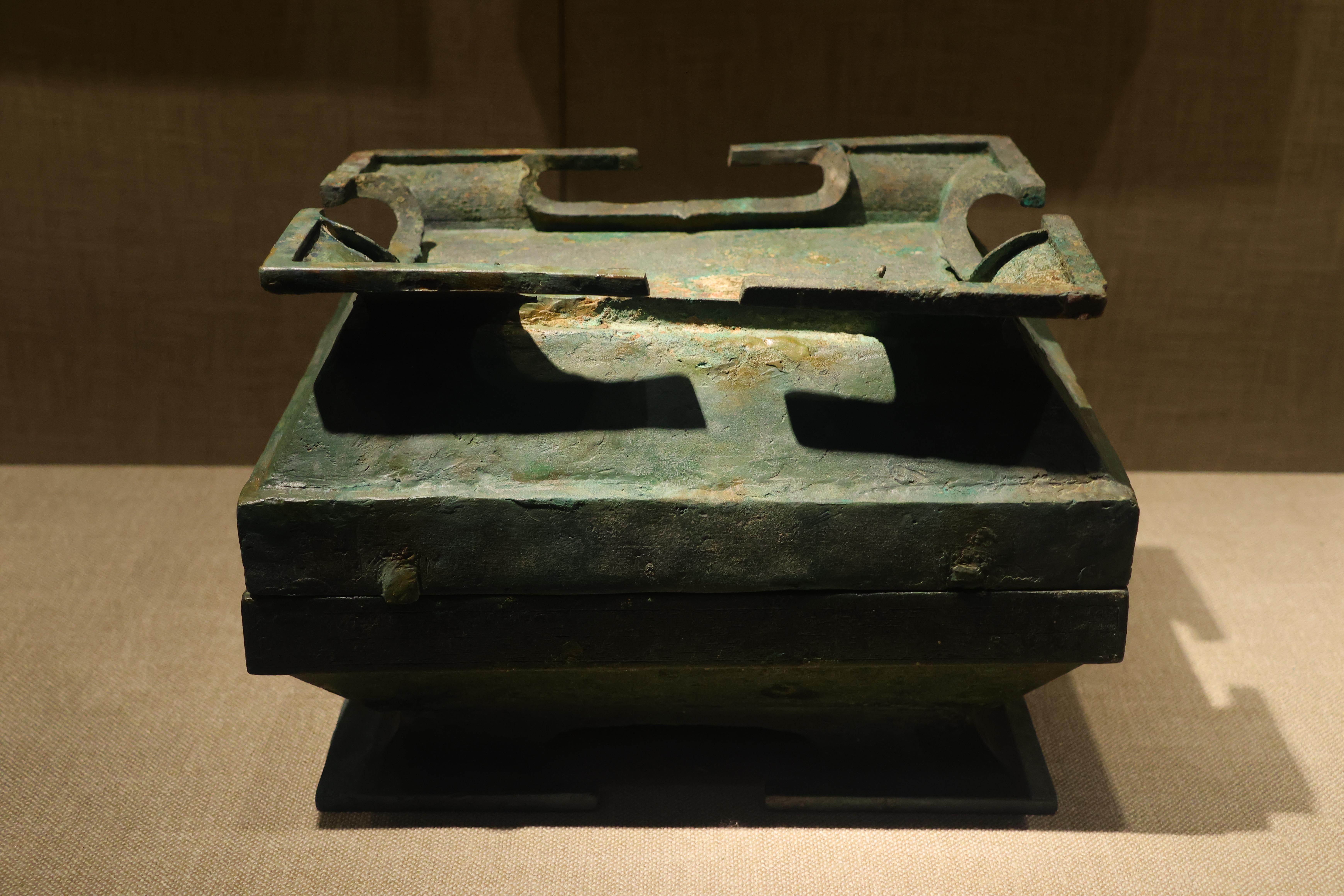 太阳神鸟之城:成都博物馆展品图片展