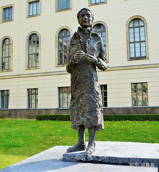 a) 居里夫人b) 诺特c) 迈特纳d)吴健雄2, 镤元素的命名者是?