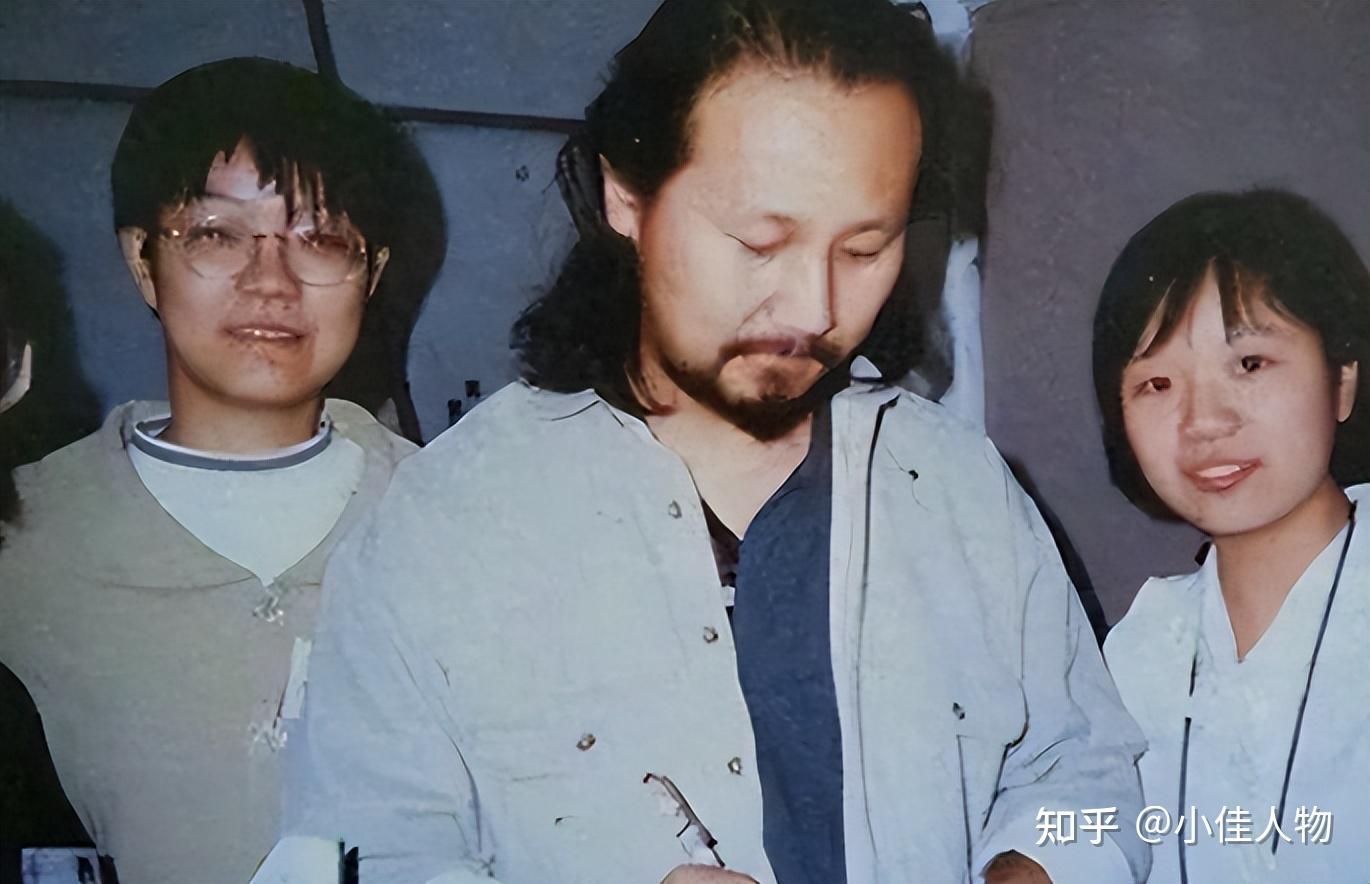 别看现在的腾格尔其貌不扬,年轻时候也是个帅小伙.