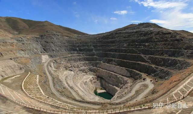 新疆富蕴县世界最大的矿坑为中国还外债曾消失于中国版图
