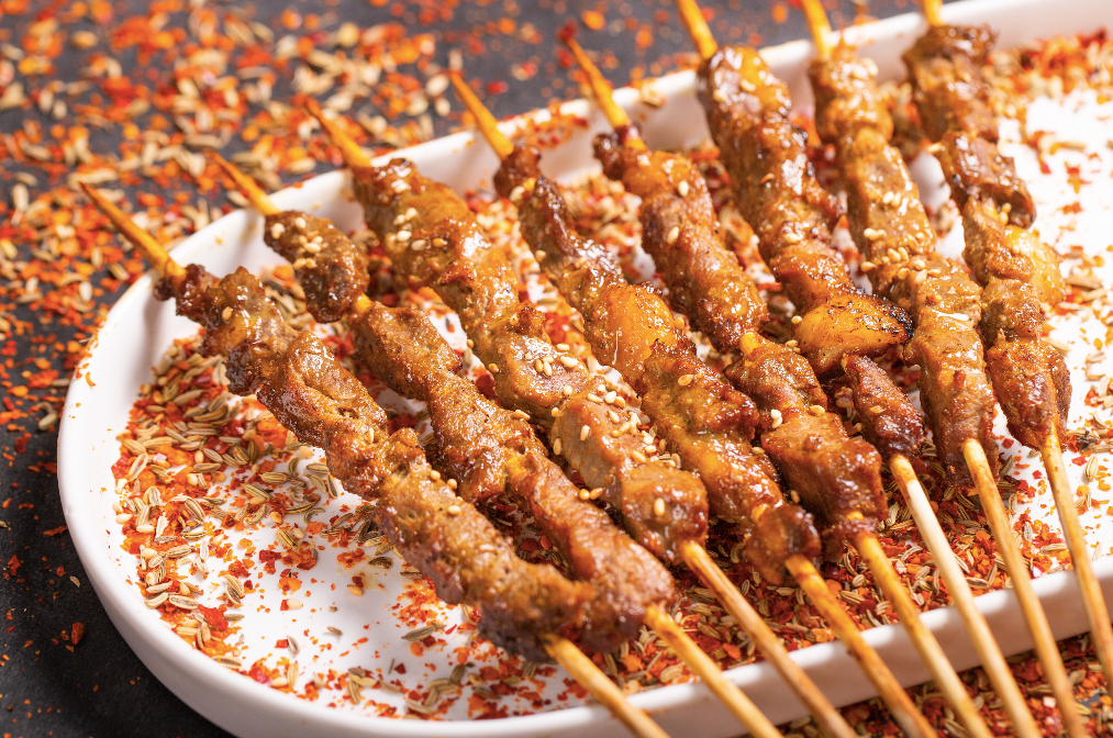 烹制也非常简单,仅需简单的加热即可享用美味的牛肉串,肉汁浓郁,香味