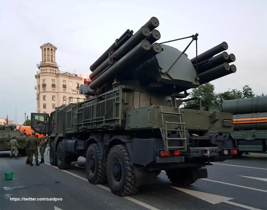 最新型"铠甲-sm"亮相俄罗斯防务展,一辆发射车48枚防空导弹