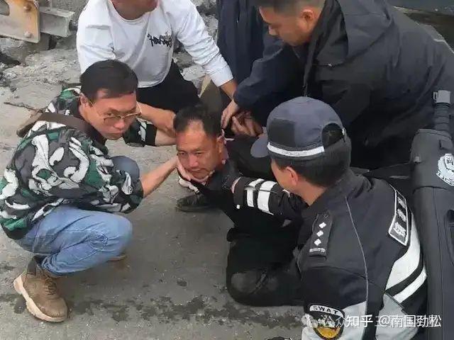 在2012年,李某因为花两千块钱购买了一辆摩托车,后来跟别人发生冲突