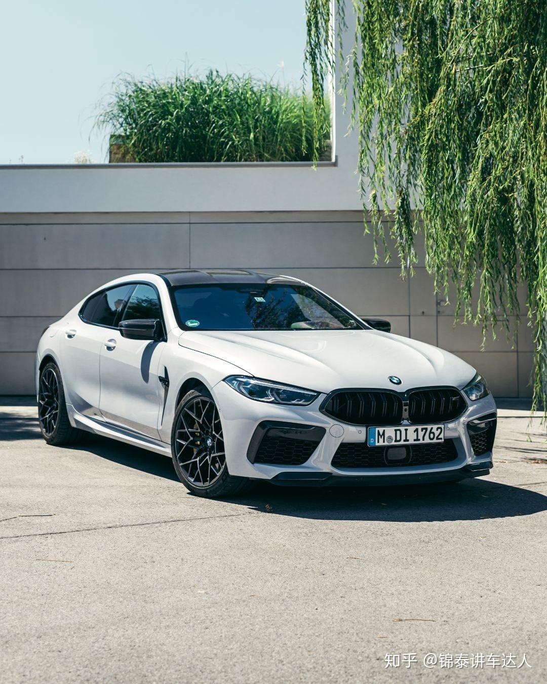 全新bmwm8四门雷霆版平静不止表面78