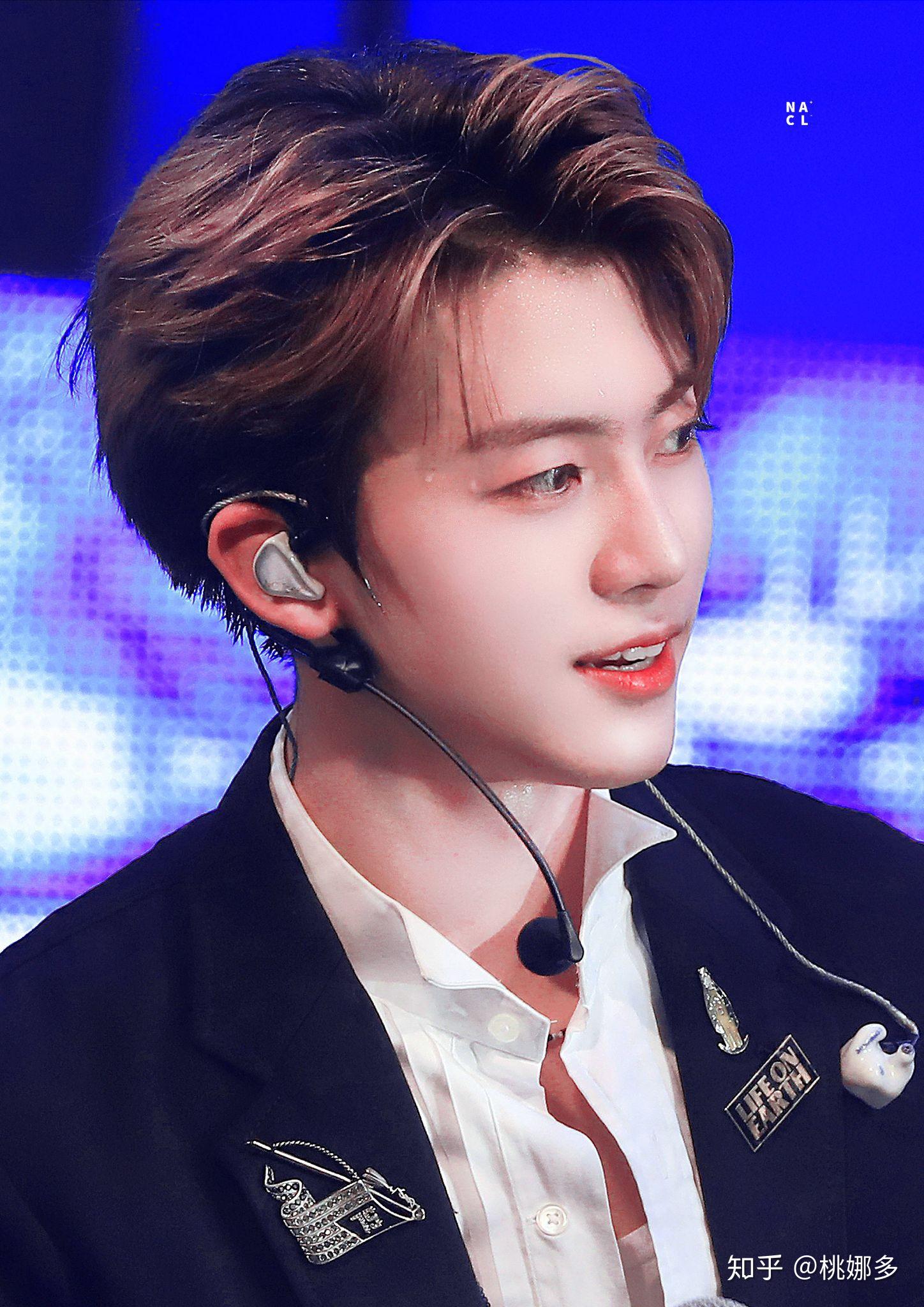 哪位集美有罗渽民日本札幌的动图啊