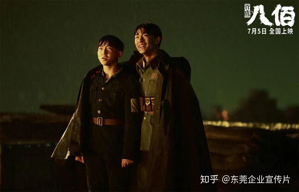 八佰编剧葛瑞故事写的不是从人到英雄是从畜生到人