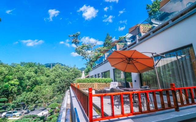 山庄坐拥烟霞岭西,常年凉爽,四季常青每一个微小处承袭了江南园林之秀