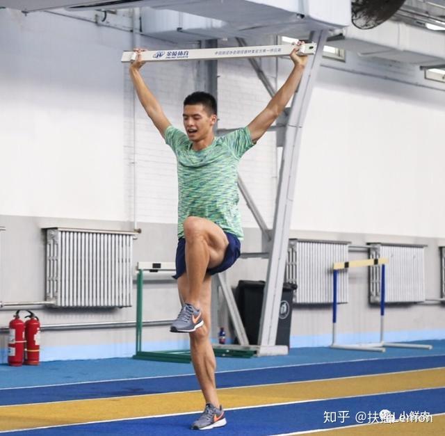 186cm体坛小野豹梁劲生走红这看点不输宁泽涛陈艾森