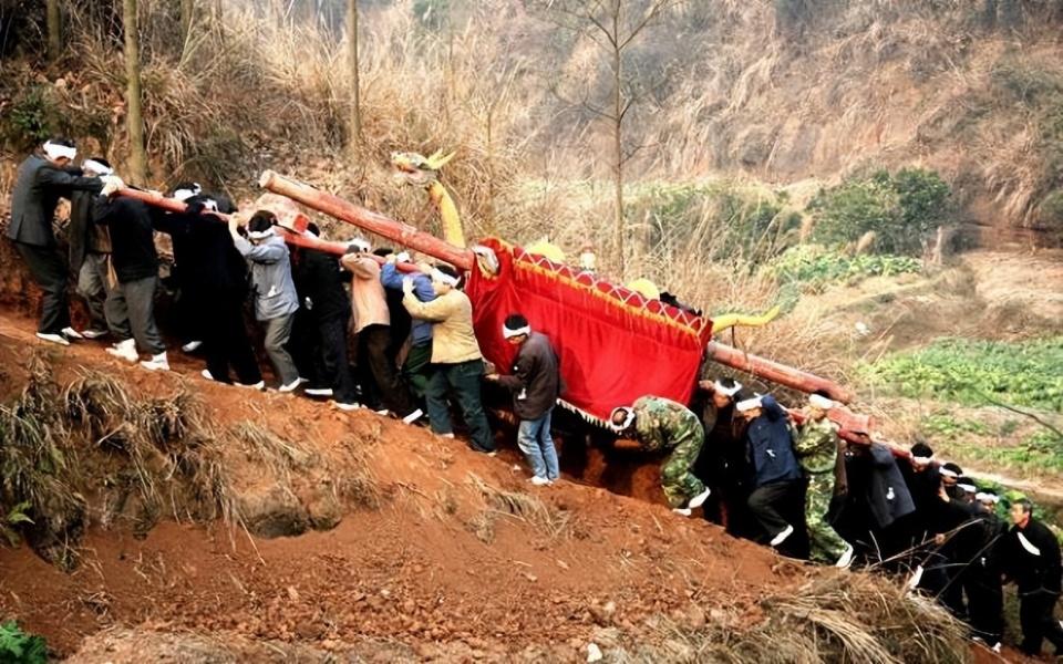 在农村推行火葬为何遭到农民的强烈抵制