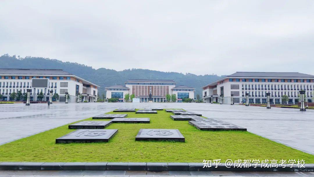 其中,成都理工大學(宜賓校區)和西華大學(宜賓校區)在本一批中招生,其