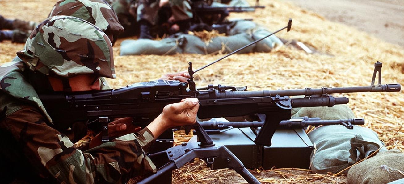 m60式通用机枪的改型枪有:m60e1式机枪,坦克或装甲车的并列机枪m60e2