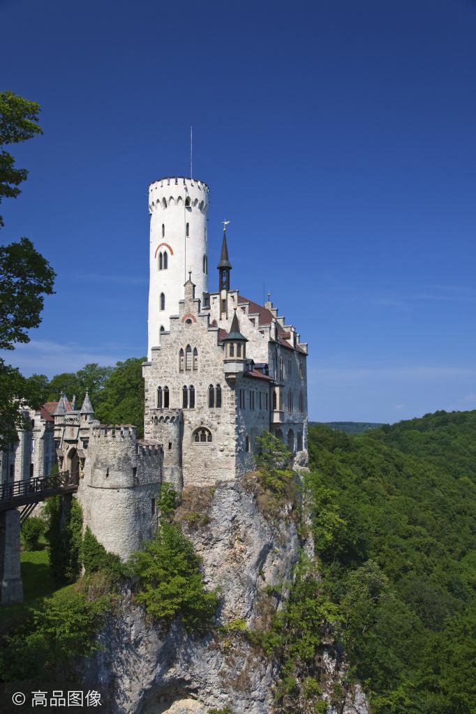 风格不同的八座城堡每一座里面都有一个故事