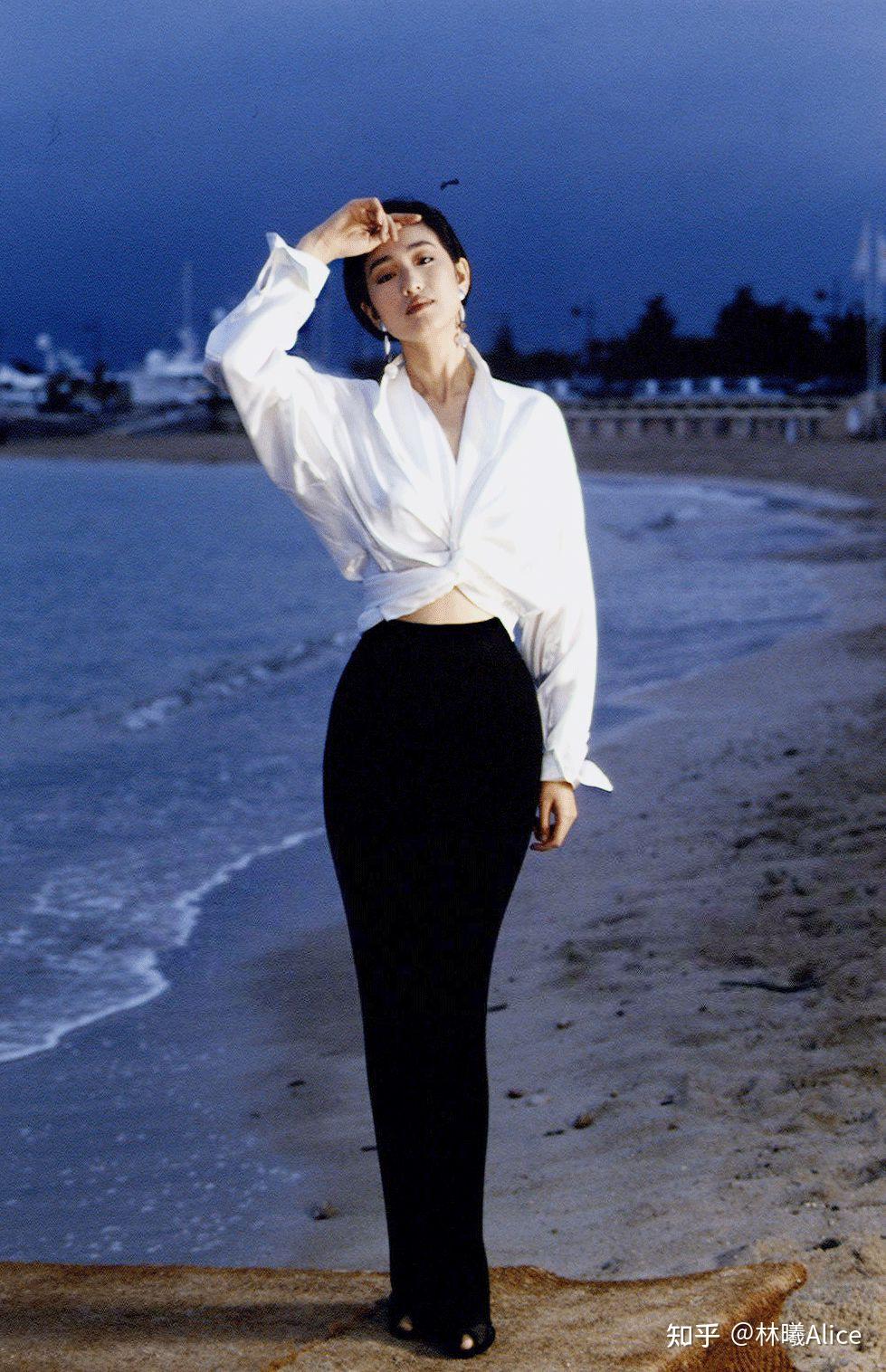 18年前霸王别姬戛纳海边造型成经典细数国巩俐红毯东方造型