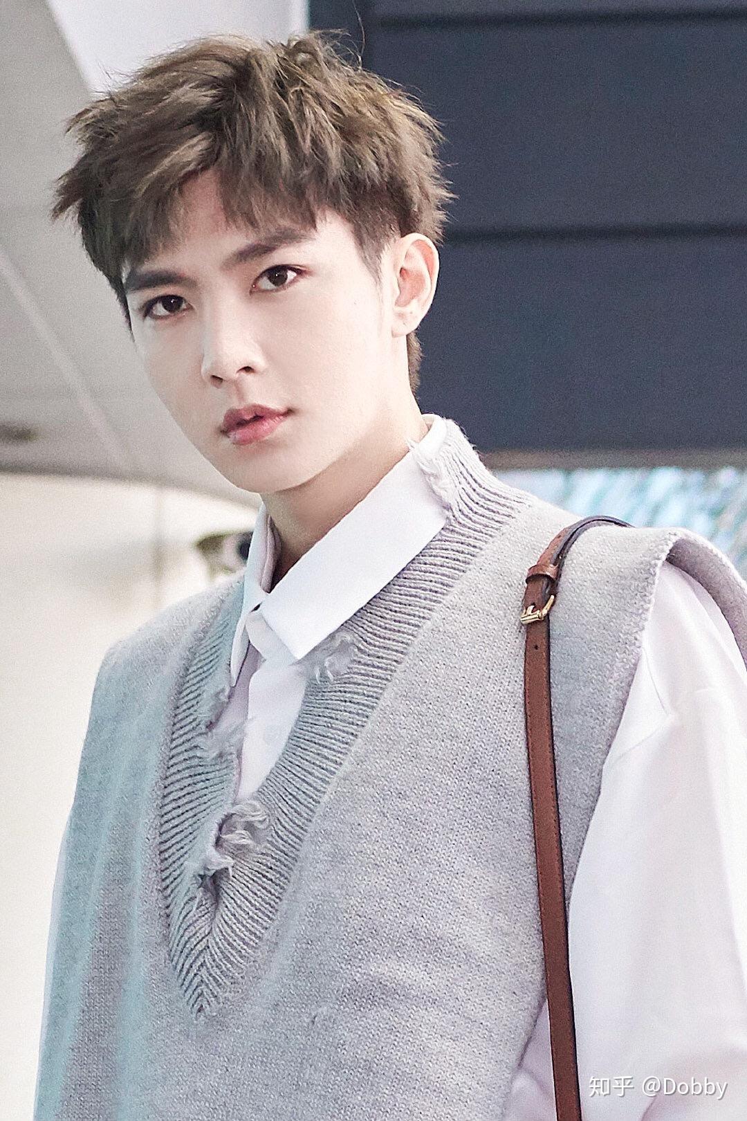 你怎么看炎亚纶颜值