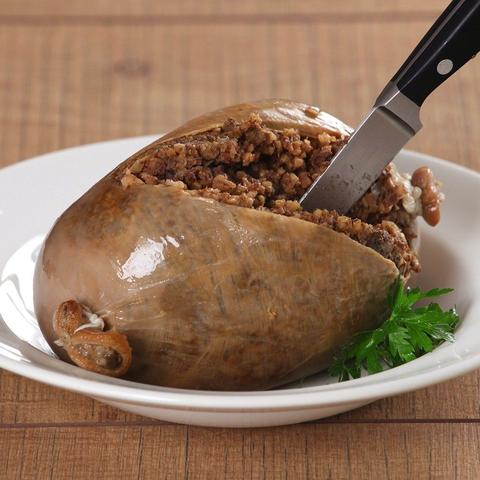 haggis 传说中的黑布丁haggis,塞在羊胃里的羊杂碎(心肝肺etc).