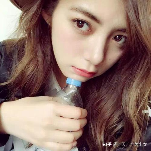 作品一言难尽但却让人无法移开视线的美少女池田依来沙