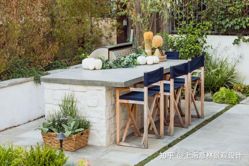 庭院里的烧烤台让你的生活更加精彩