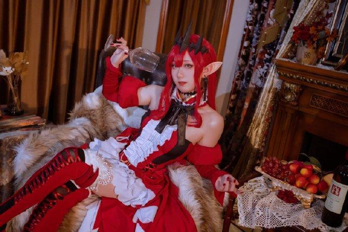 出镜:映月夜空妆造:映月夜空摄影后期:半糖小九_棚子:阿巴摄影棚 岛田