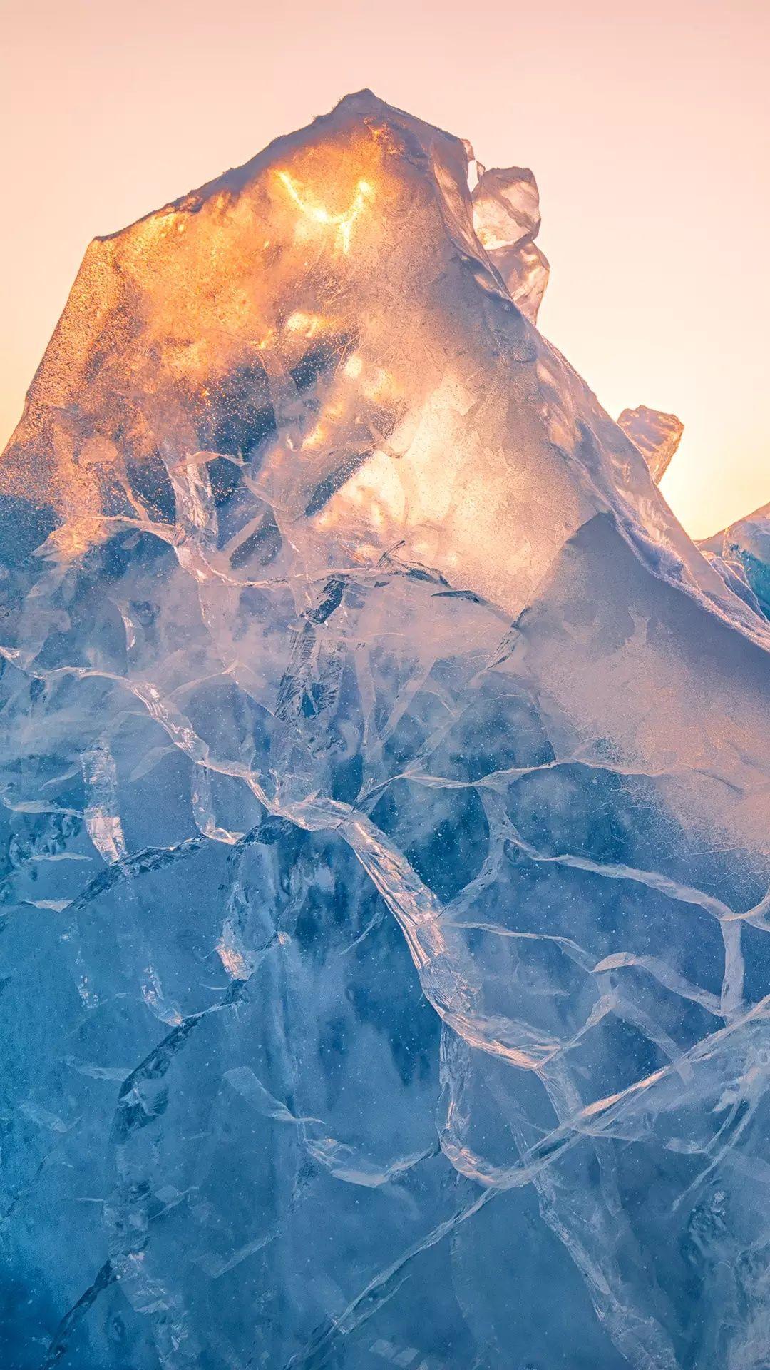 请问有没有那种看起来很寒冷的壁纸比如冰块冰晶雪花冰山之类的