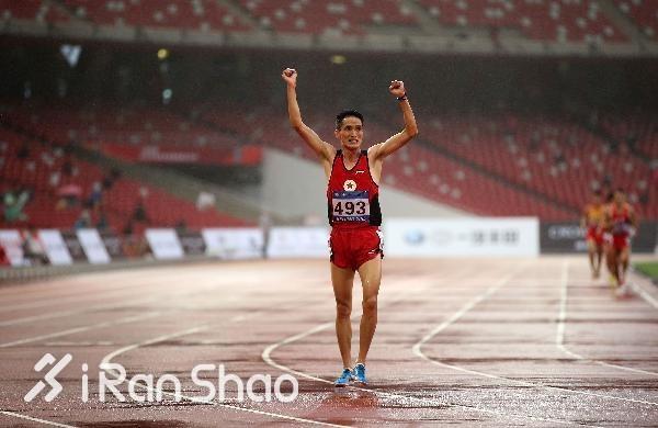 昆明马拉松国内冠军杨定宏田径老兵的最后拼搏