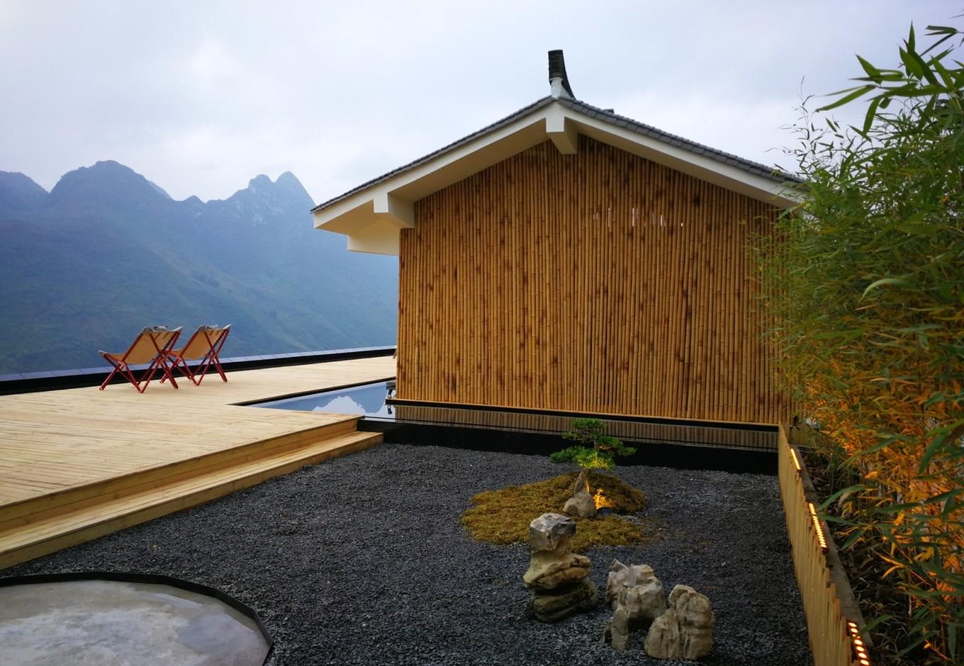 找一家足够野奢的民宿看远山看云雾看飞流瀑布