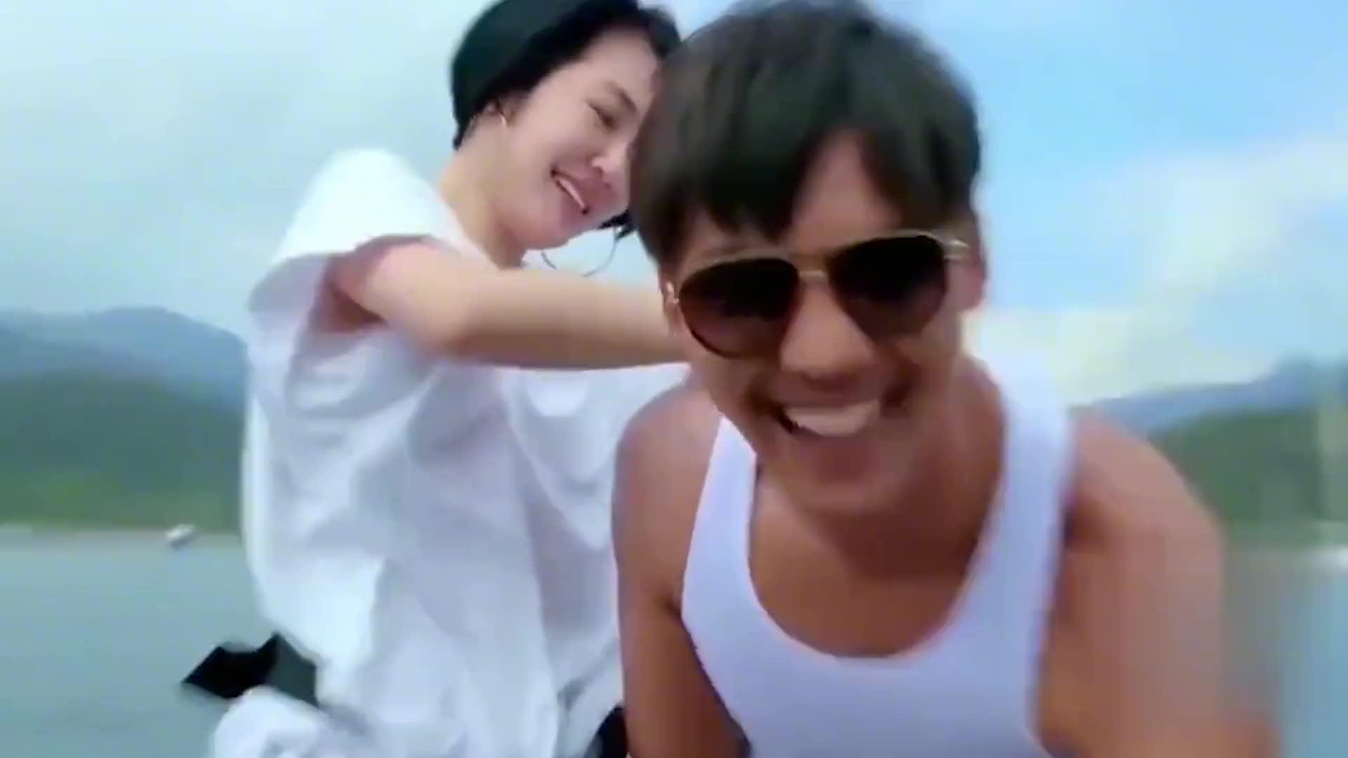 明星被占便宜场面戚薇当场公主抱大张伟手滑失误逗笑观众