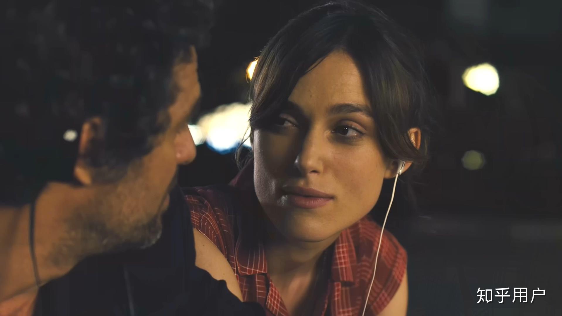 《音乐改变人生》(电影再次出发)中女主角的穿