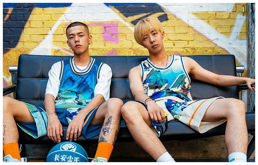 或者是 lululemon 去和巴特勒合作搞出来的「bigfacecoffee」