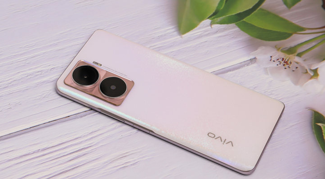 80w闪充5000万像素vivoy77有颜有实力8gb256gb仅售1799元