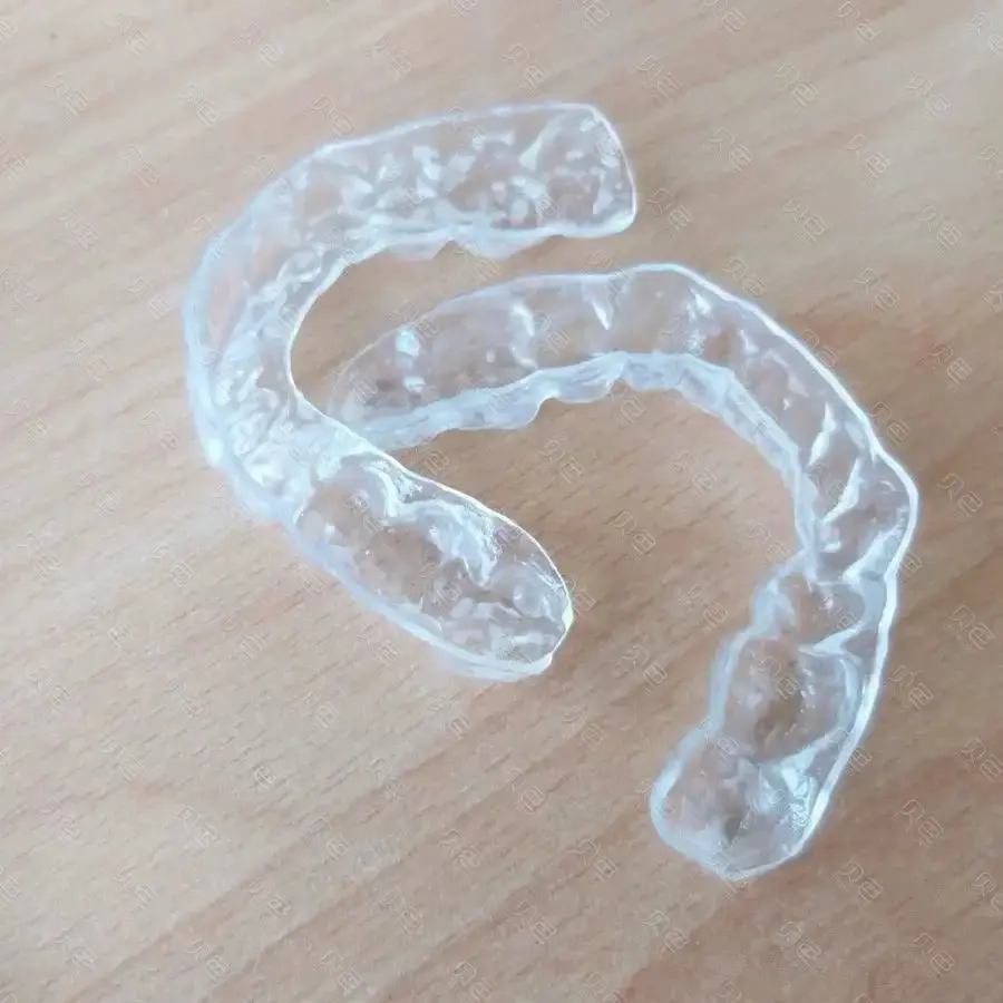 戴牙套正畸是什么体验隐形牙套和金属牙套哪个好一点