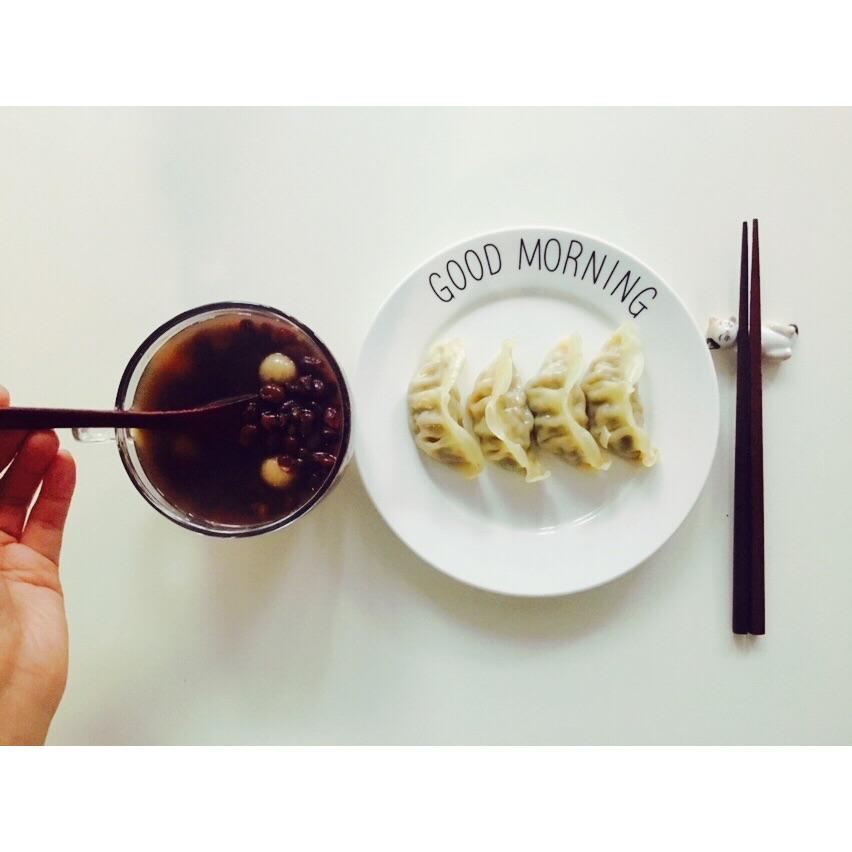 那些早上起来做饭、跑步、冲澡后去上班的人都