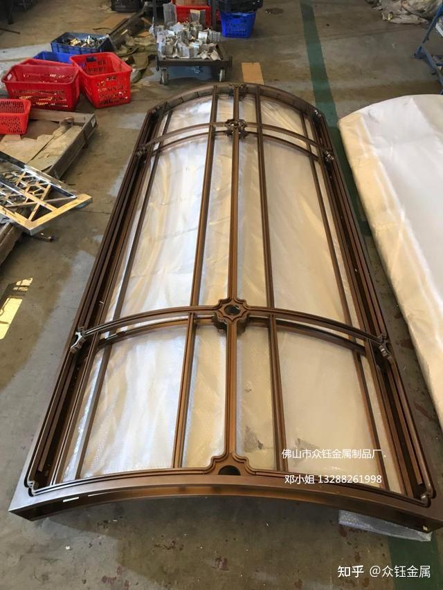 酒店大堂弧形夹丝玻璃屏风隔断镀铜隔断定制