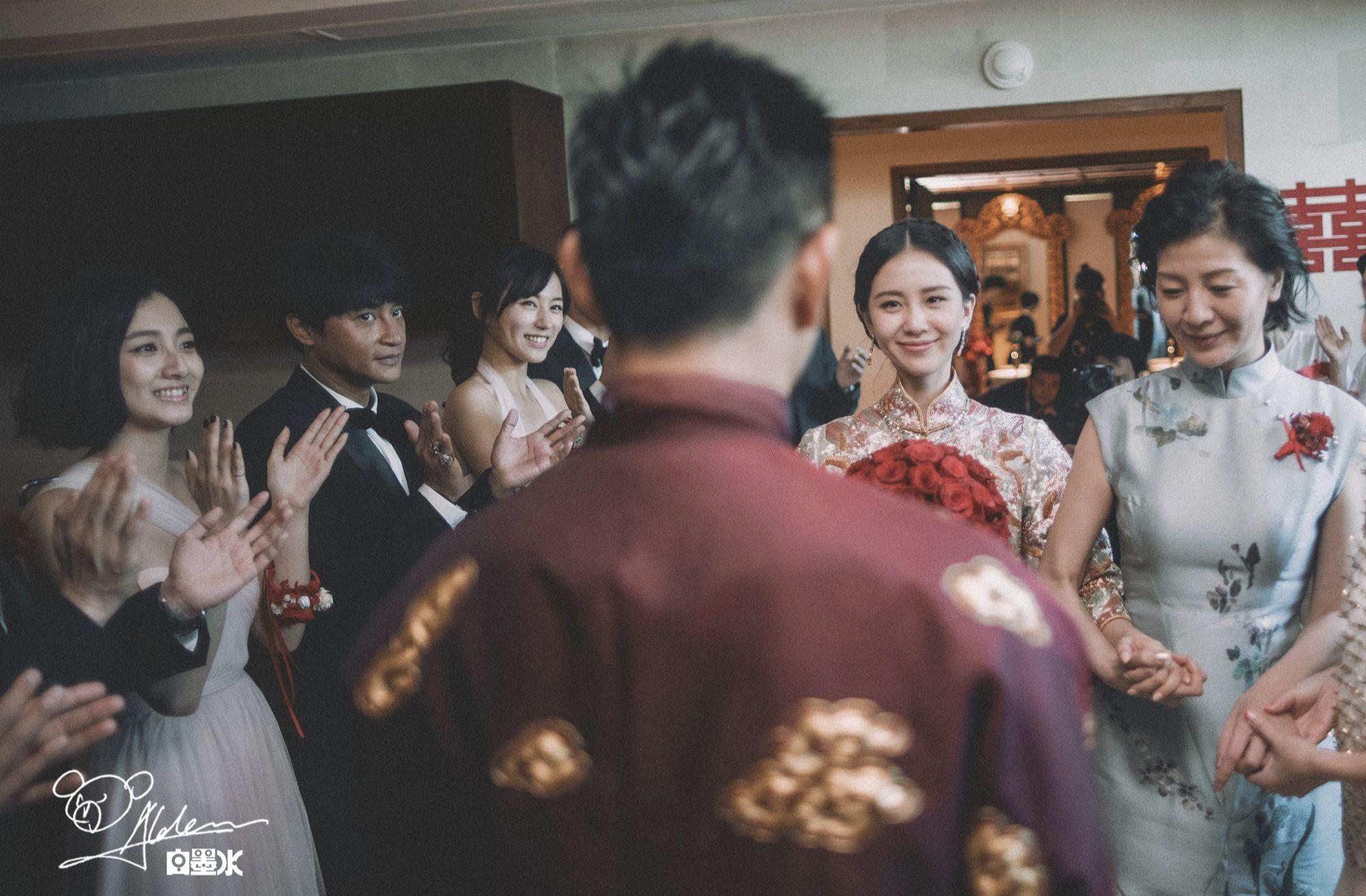 吴奇隆刘诗诗巴厘岛大婚 小虎队合体唱《爱》迎亲|界面新闻 · 图片