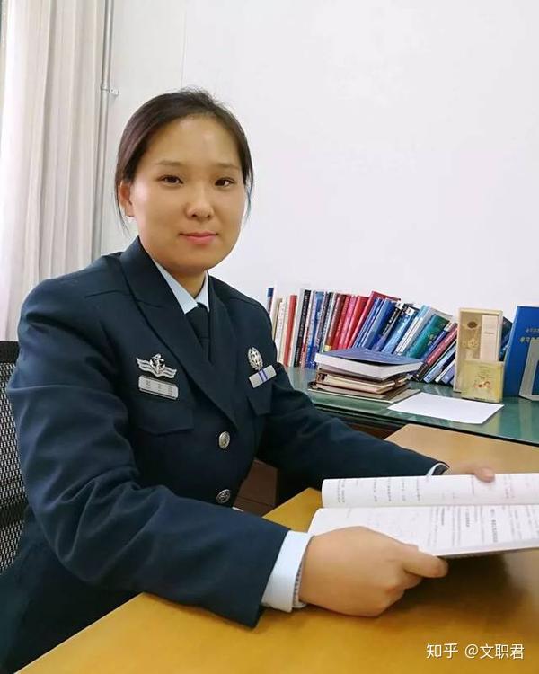 第二个方面,军队文职属于按部就班的工作,从工作性质上看,更适合追求