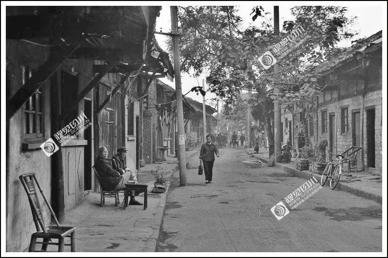讲述的是过往的历史是一份记忆也是回不去的曾经你见过70年代的成都吗