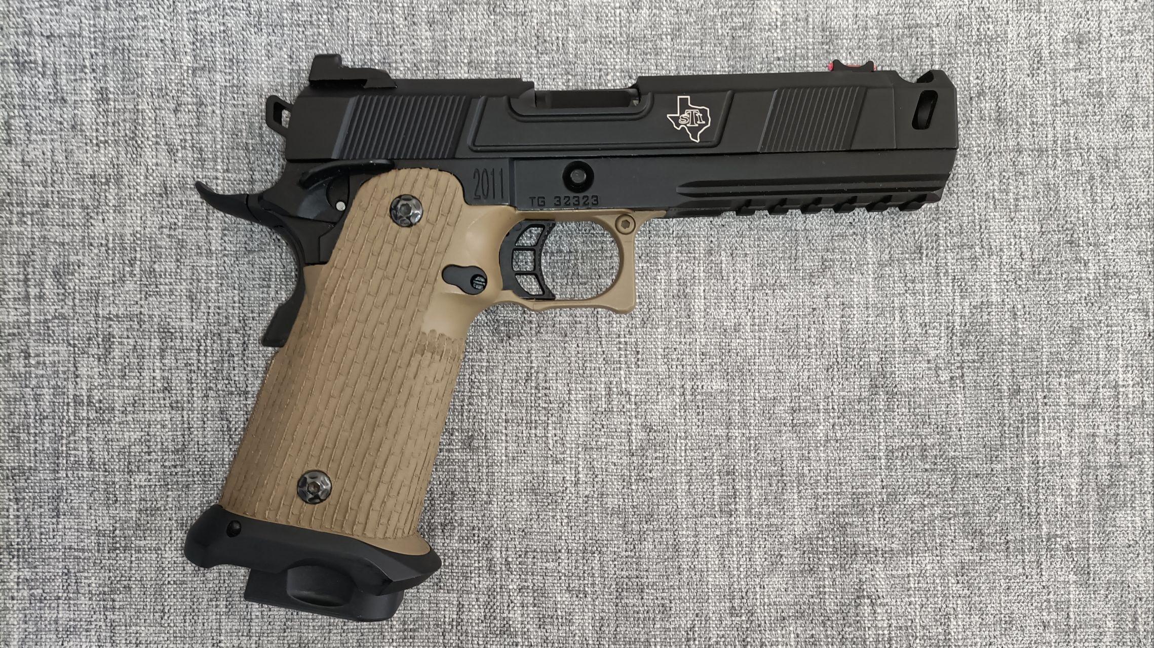 hb工业 cz805该aeg突击步枪原装主体为尼龙玻纤材质,外形除握把外拟真